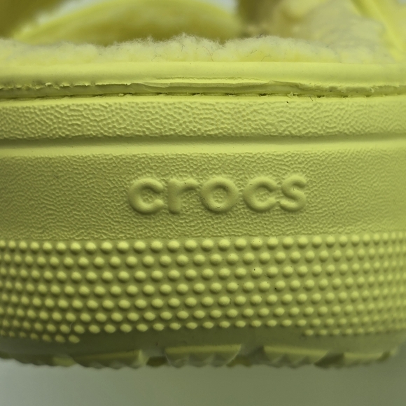 CROCS Classic Cozy Sandals, Bright Yellow, Faux Fur, SOFT! Men's 10/Women's 12 - Picture 12 of 12